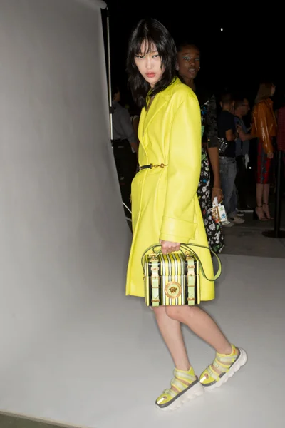 Look 10